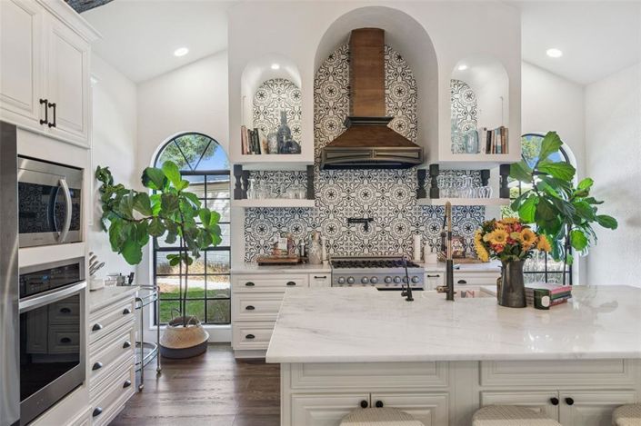 Image No.14-5 Bed Property for sale