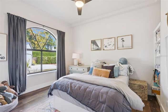 Image No.28-5 Bed Property for sale