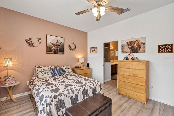 Image No.16-4 Bed Property for sale