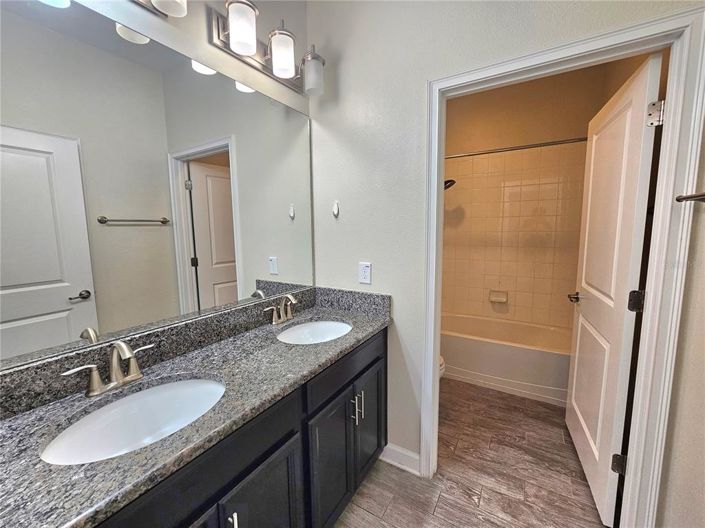 Image No.10-4 Bed Property for sale