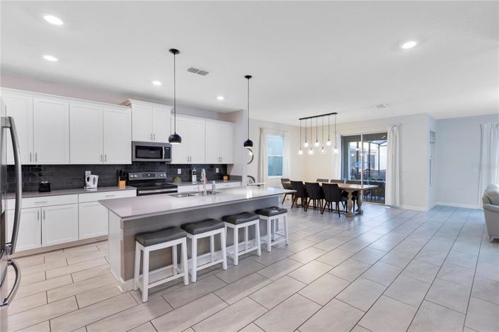 Image No.9-6 Bed Property for sale