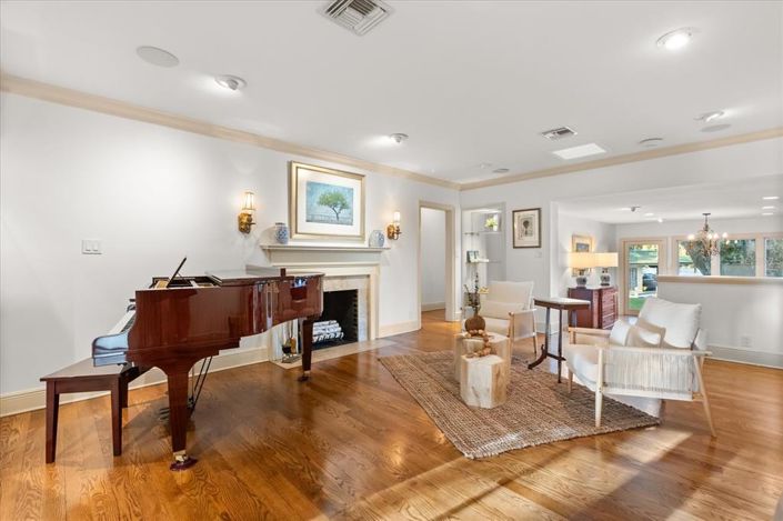 Image No.12-5 Bed Property for sale