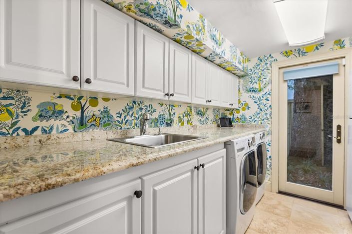 Image No.17-5 Bed Property for sale