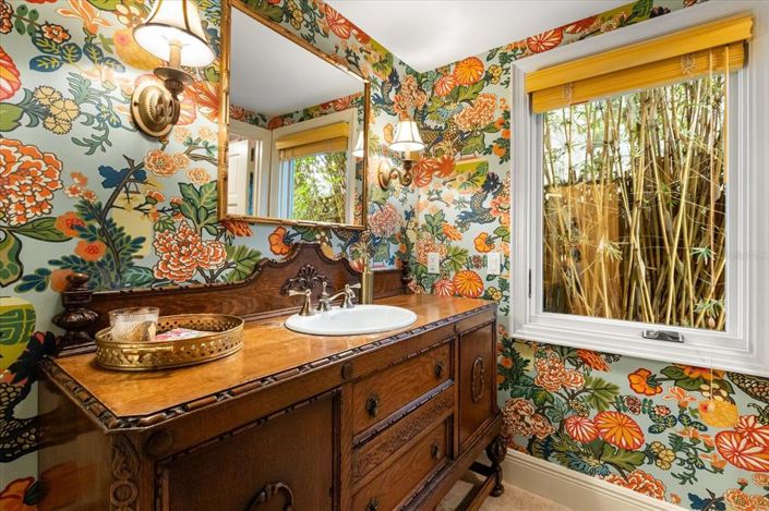 Image No.19-5 Bed Property for sale