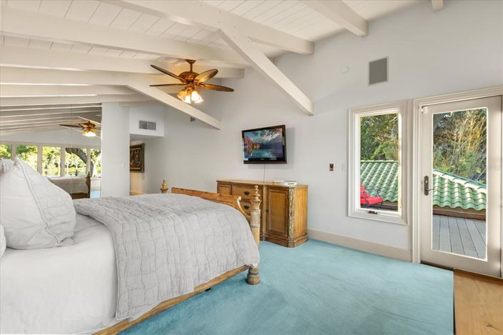 Image No.22-5 Bed Property for sale