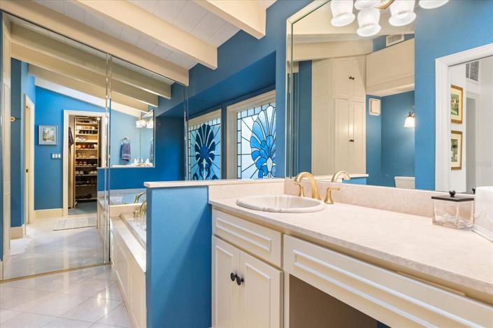 Image No.25-5 Bed Property for sale