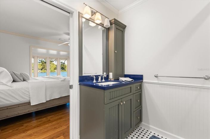 Image No.28-5 Bed Property for sale