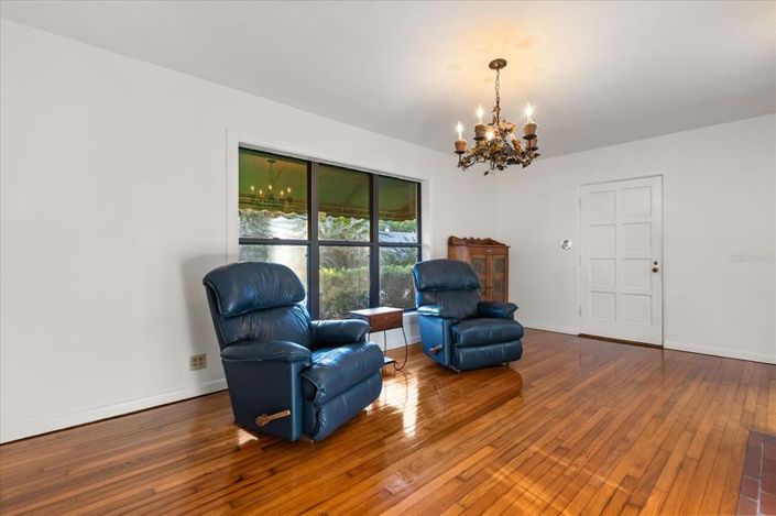 Image No.33-5 Bed Property for sale