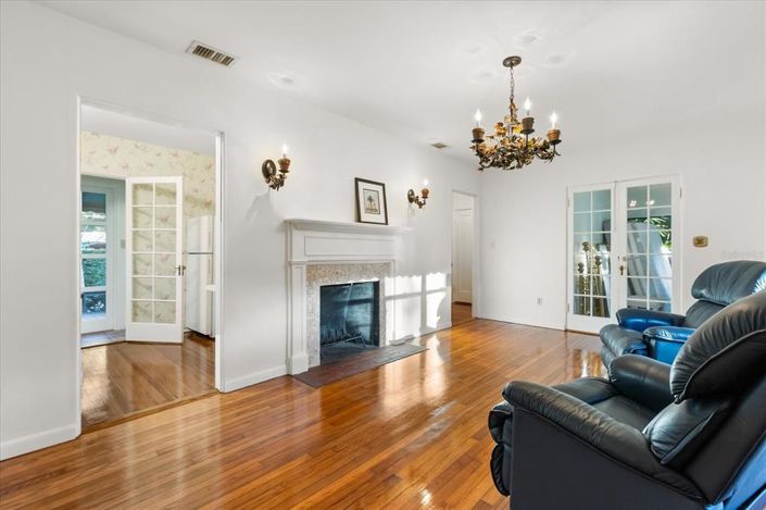 Image No.35-5 Bed Property for sale