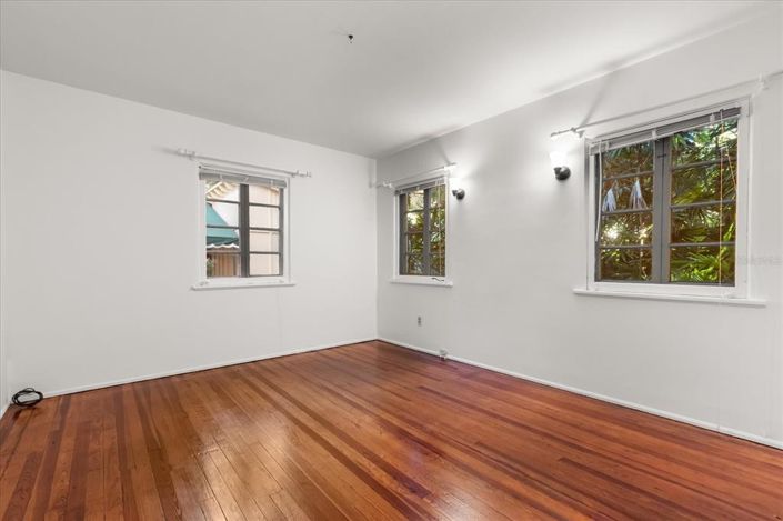 Image No.37-5 Bed Property for sale