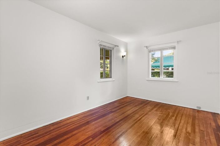 Image No.38-5 Bed Property for sale