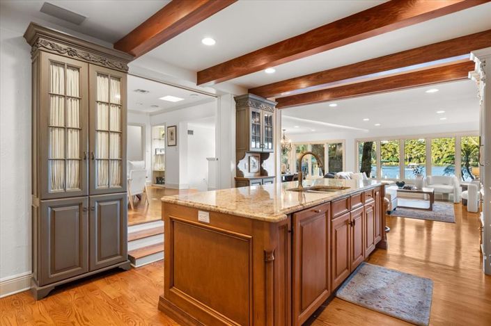 Image No.6-5 Bed Property for sale