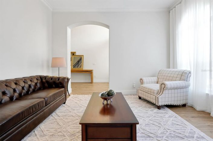 Image No.10-7 Bed Property for sale