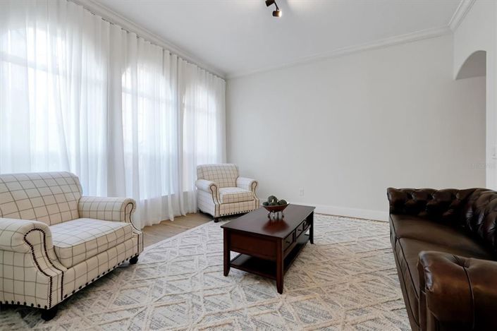 Image No.11-7 Bed Property for sale