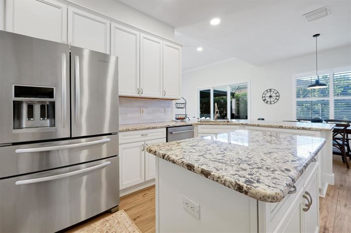 Image No.16-7 Bed Property for sale