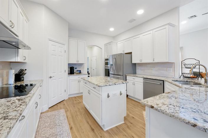 Image No.17-7 Bed Property for sale