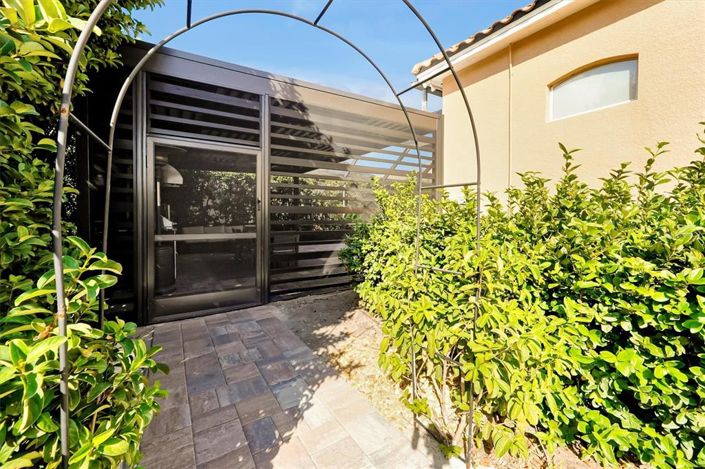 Image No.23-7 Bed Property for sale