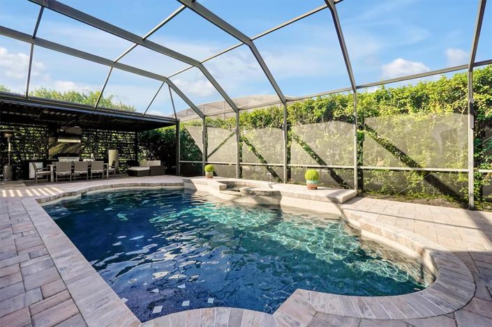 Image No.25-7 Bed Property for sale