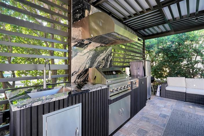 Image No.31-7 Bed Property for sale