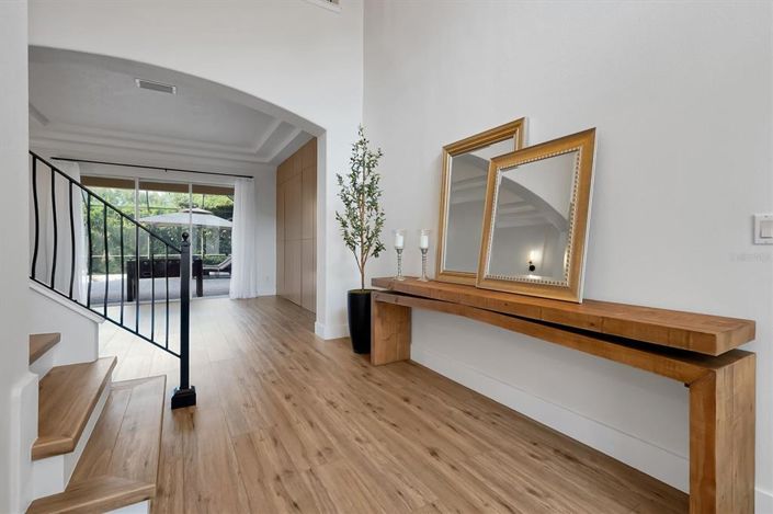 Image No.5-7 Bed Property for sale