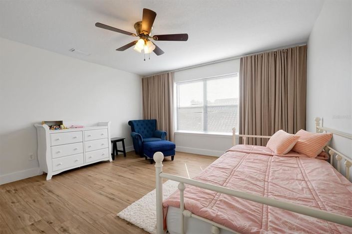 Image No.50-7 Bed Property for sale