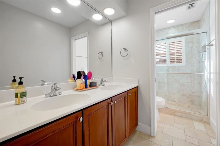 Image No.51-7 Bed Property for sale