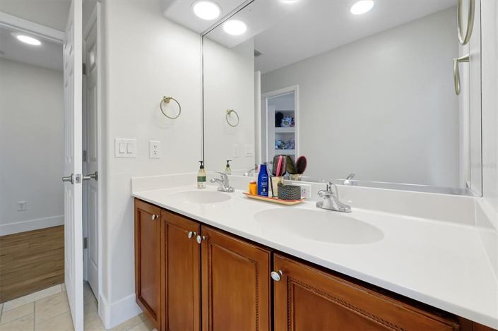 Image No.52-7 Bed Property for sale