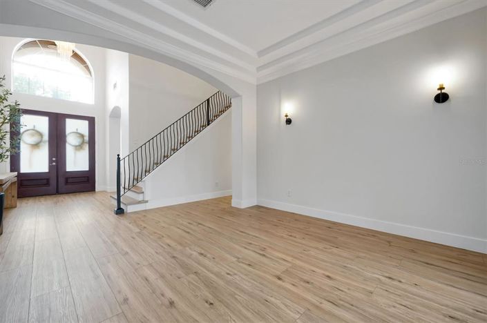 Image No.8-7 Bed Property for sale