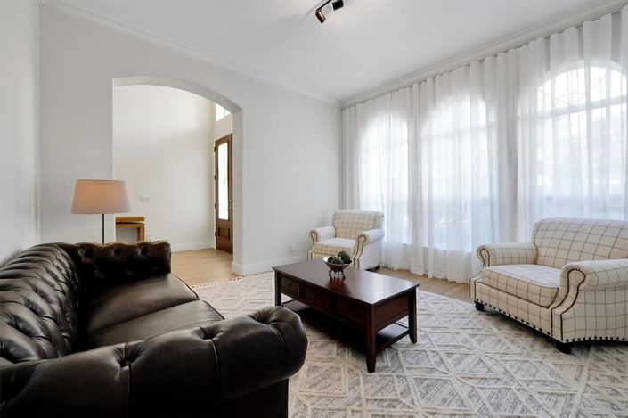 Image No.9-7 Bed Property for sale