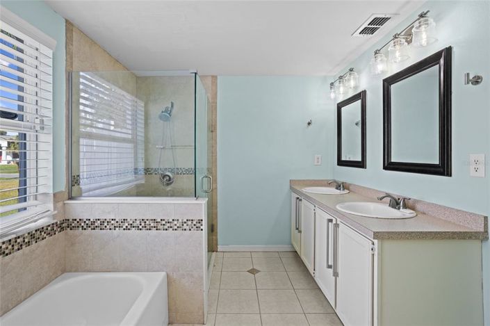 Image No.11-4 Bed Property for sale