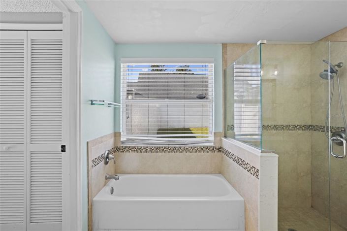 Image No.12-4 Bed Property for sale