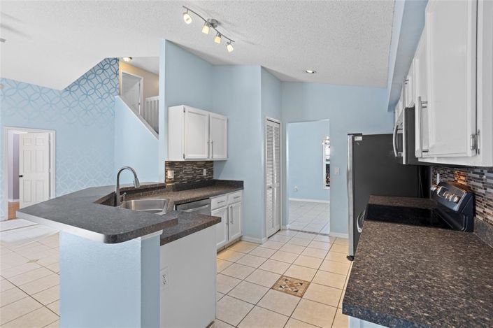 Image No.4-4 Bed Property for sale