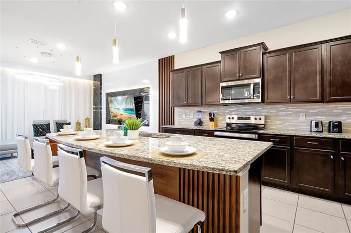 Image No.15-10 Bed Property for sale