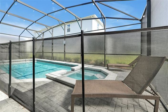 Image No.32-10 Bed Property for sale