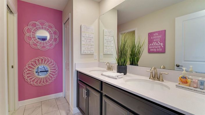 Image No.35-7 Bed Property for sale