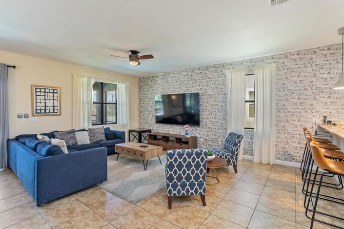 Image No.15-7 Bed Property for sale