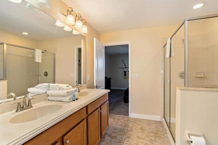 Image No.27-7 Bed Property for sale