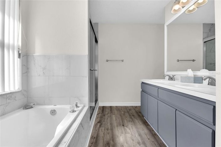 Image No.20-4 Bed Property for sale