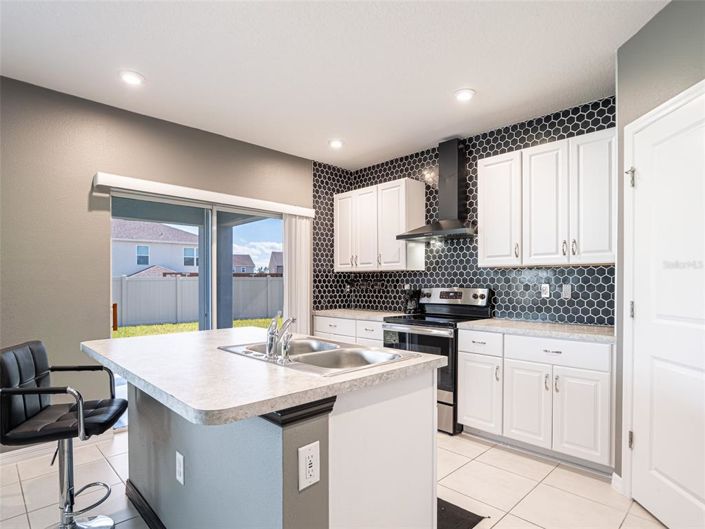 Image No.17-3 Bed Property for sale