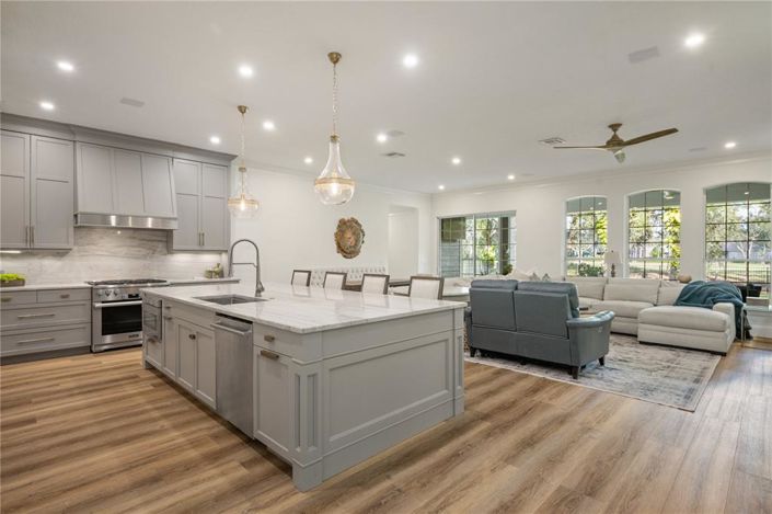 Image No.10-4 Bed Property for sale