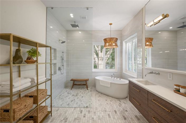 Image No.18-4 Bed Property for sale