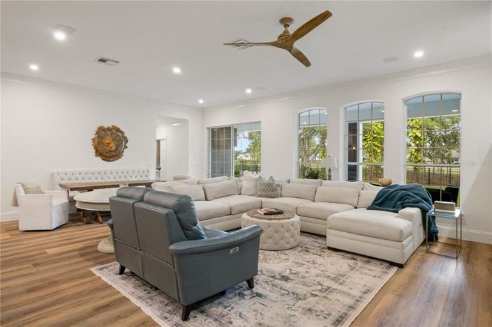 Image No.4-4 Bed Property for sale