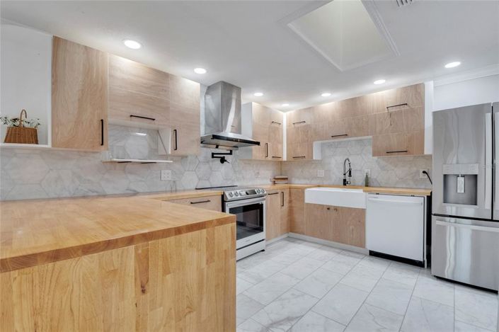 Image No.17-4 Bed Property for sale