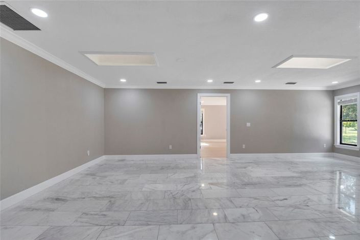 Image No.28-4 Bed Property for sale