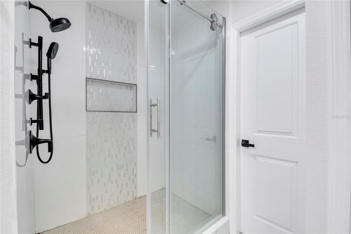 Image No.50-4 Bed Property for sale