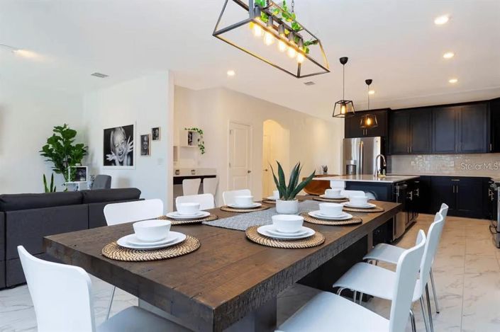 Image No.5-6 Bed Property for sale