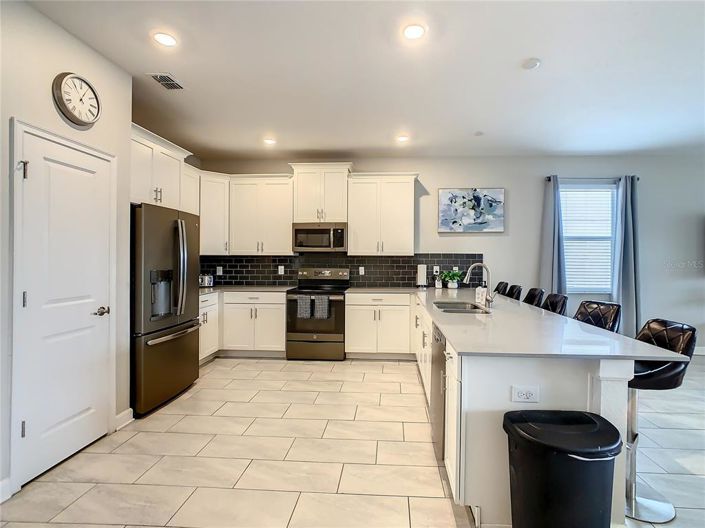 Image No.17-9 Bed Property for sale