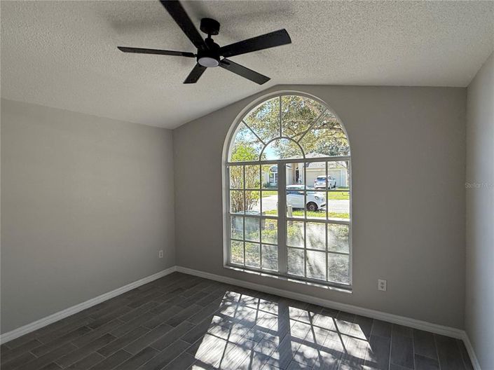 Image No.13-3 Bed Property for sale