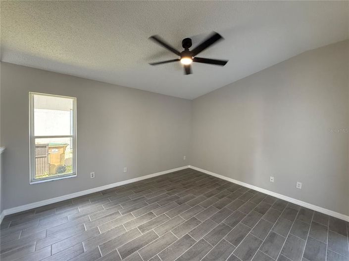 Image No.27-3 Bed Property for sale