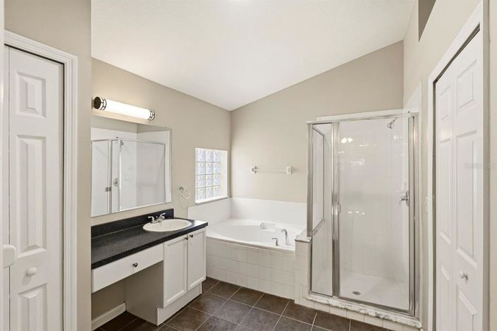 Image No.26-3 Bed Property for sale